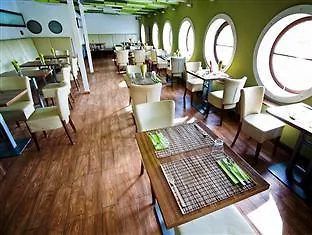 Rohan Boat Ботель 3*