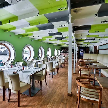 Ботель Rohan Boat 3*