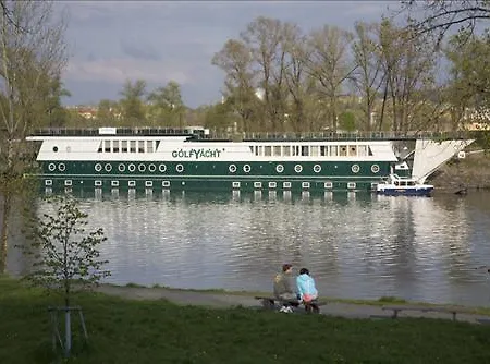 Ботель Rohan Boat 3*