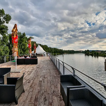 Ботель Rohan Boat