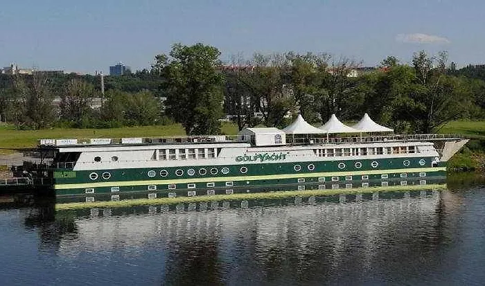 Rohan Boat 3* プラハ