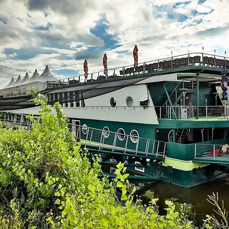 Rohan Boat Hotel en barco 3*