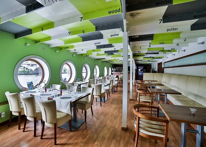 Botel Rohan Boat 3*
